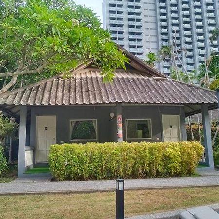 Let'S Hyde Pattaya Resort & Villas - Pool Cabanas Exterior photo